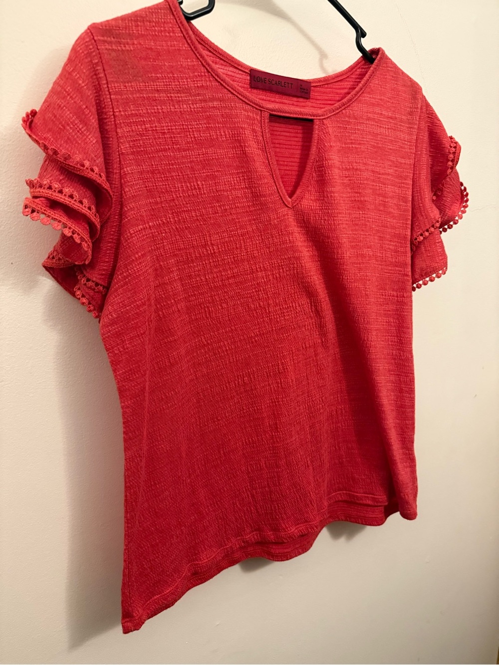 Scarlett Red Short Sleeve Keyhole Top. Size Small.